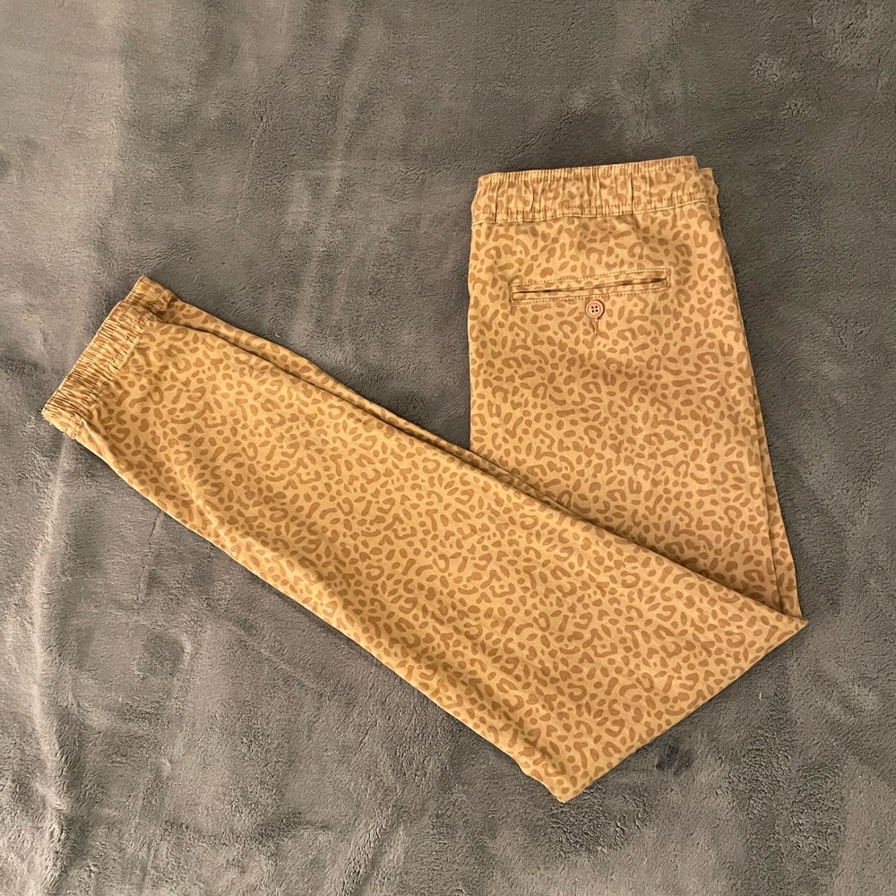 Charles And A Half Mens leopard print Jogger Size Large. Pre-owned